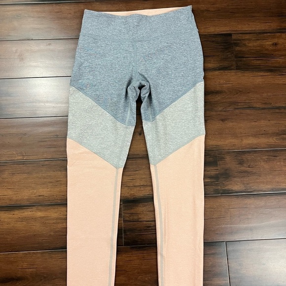 NWT - Outdoor Voices  Colorblock Springs 7/8 Leggings - Size M - Picture 3 of 13